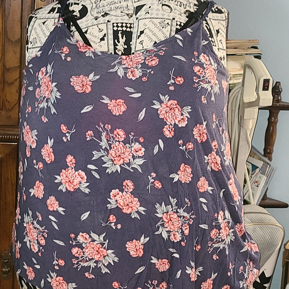 Navy blue floral faded cami. Torrid 4